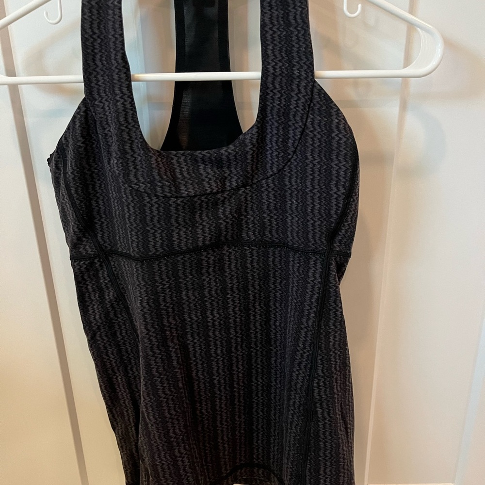 Lululemon size 6 black & gray tank
